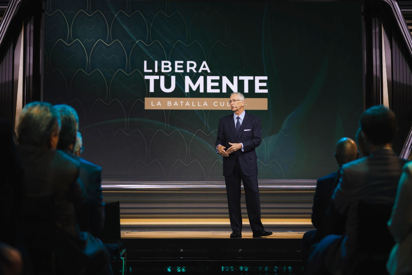 Ricardo B. Salinas Pliego en el escenario de Libera tu Mente